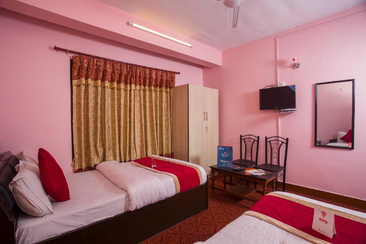 Oyo 161 Ram Janaki Hotel カトマンズ エクステリア 写真